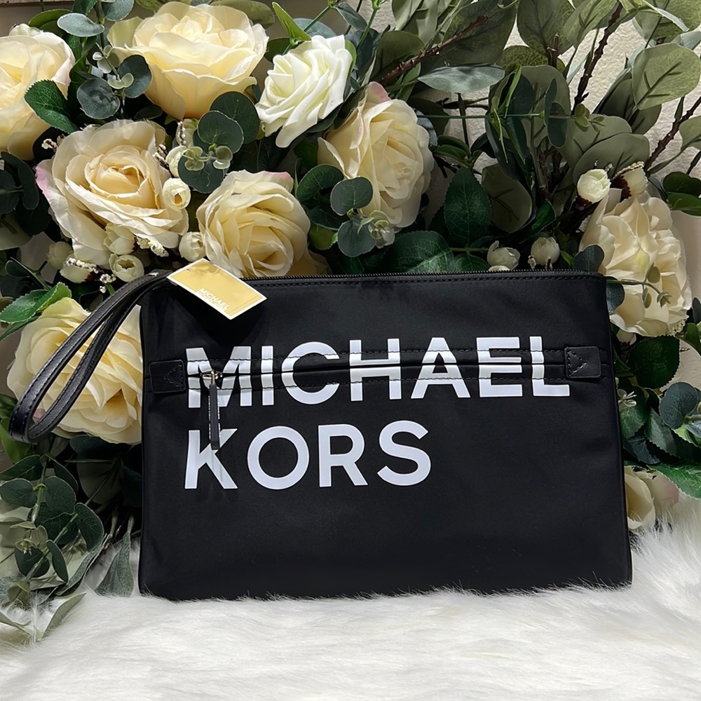 NWT MICHAEL KORS BLACK LARGE SPORTS WRISTLET/ CLUTCH - Picture 3 of 16